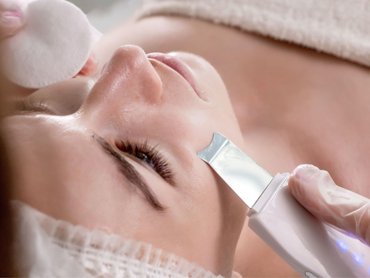 Limpieza facial con hidratación